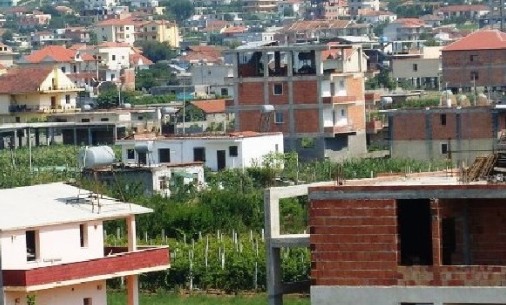 Shkeljet me ndertimet pa leje- KLSH: Vijojne legalizimet ne zonat e palejuara